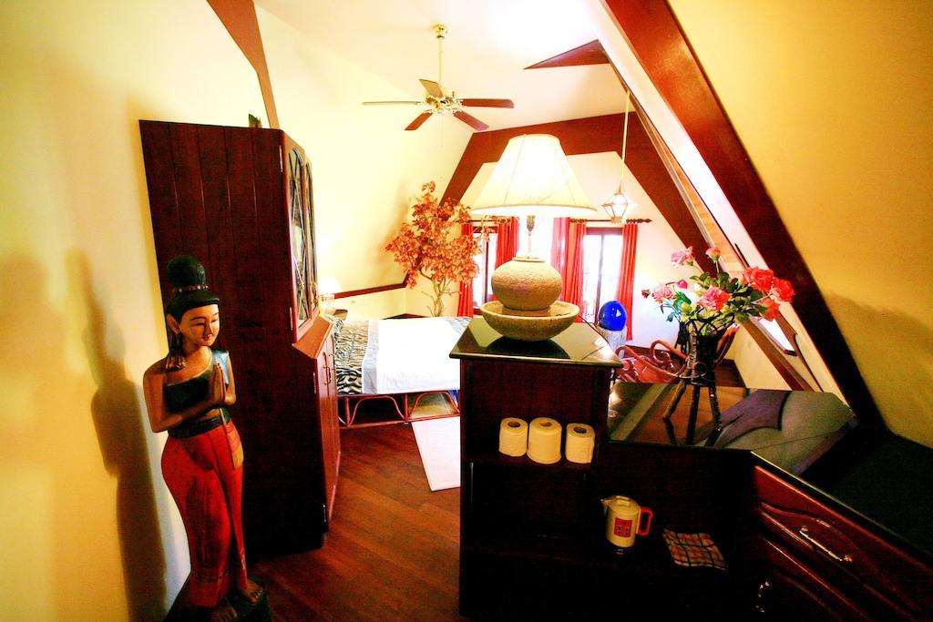 Coco Palace Resort Nai Harn Zimmer foto