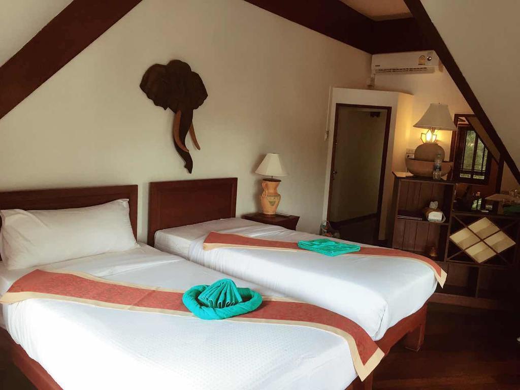 Coco Palace Resort Nai Harn Exterior foto